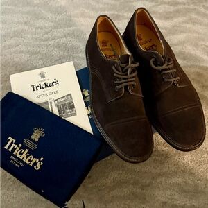 Trickers shoes Oxford toe cap chocolate suede
Brand new with box size US 9.5